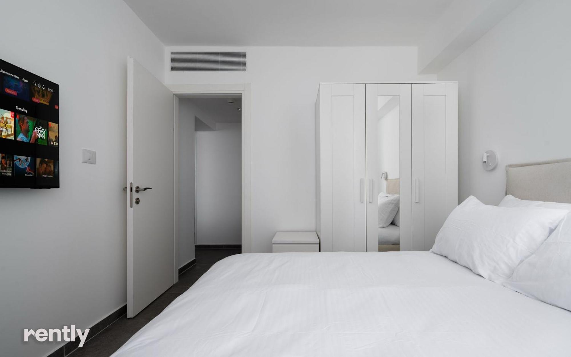 Luxury And At Sea Side By Rently Apartment